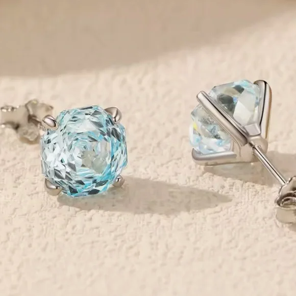 0.75ct Aquamarine Studs - Picture 10 of 10